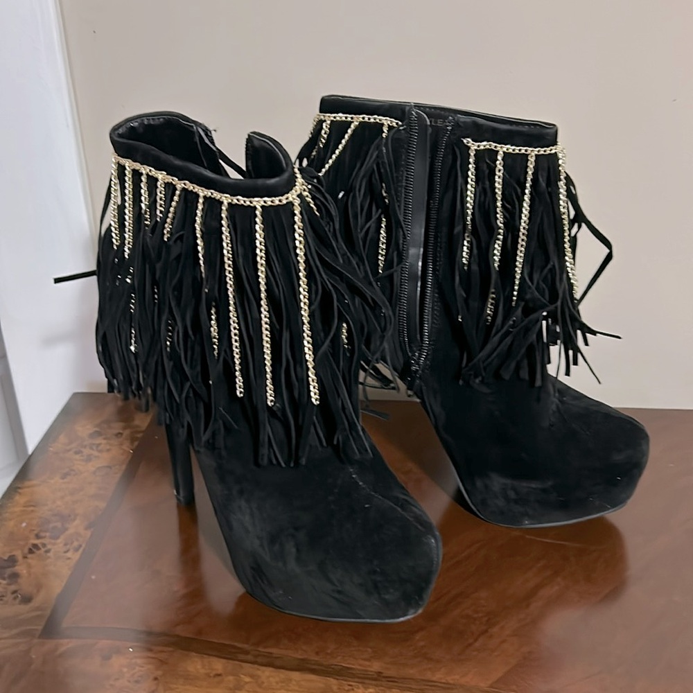 Shoe Dazzle Scene
Black Heeled Booties
Size 9